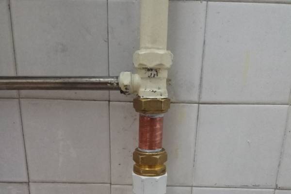plumbing-leaks-dw-move-out-cleaning-singapore
