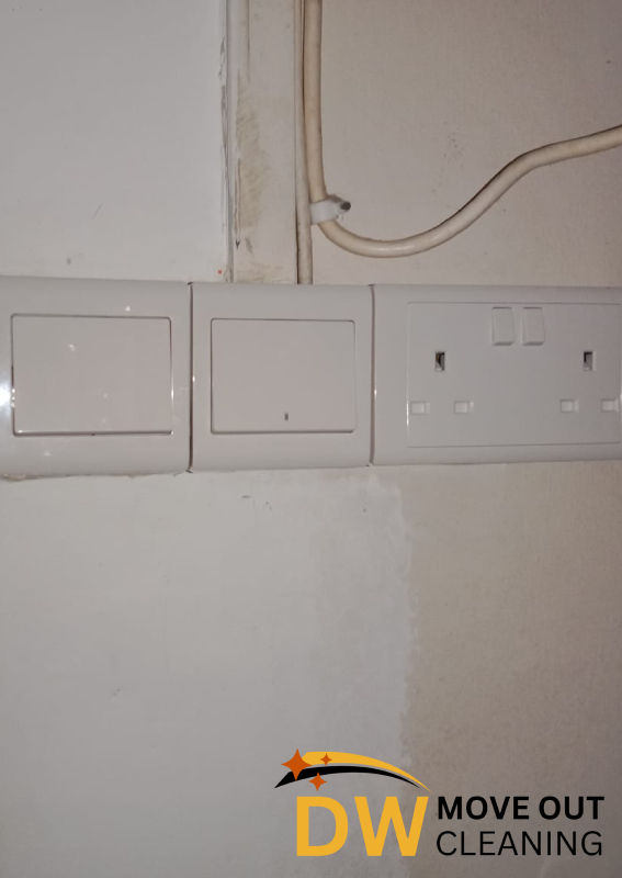 power-switch-and-power-socket-replacement-dw-move-out-cleaning-singapore-hdb-tampines-1