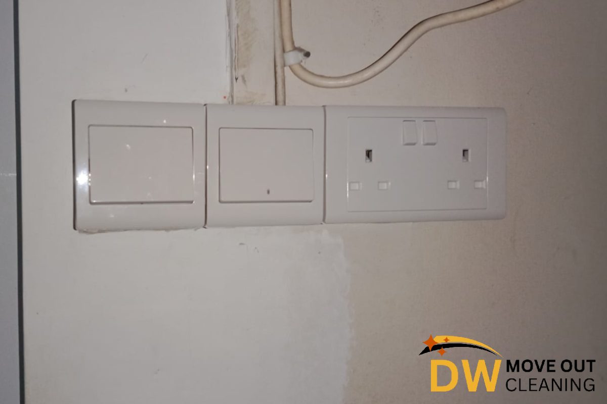power-switch-and-power-socket-replacement-dw-move-out-cleaning-singapore-hdb-tampines-2