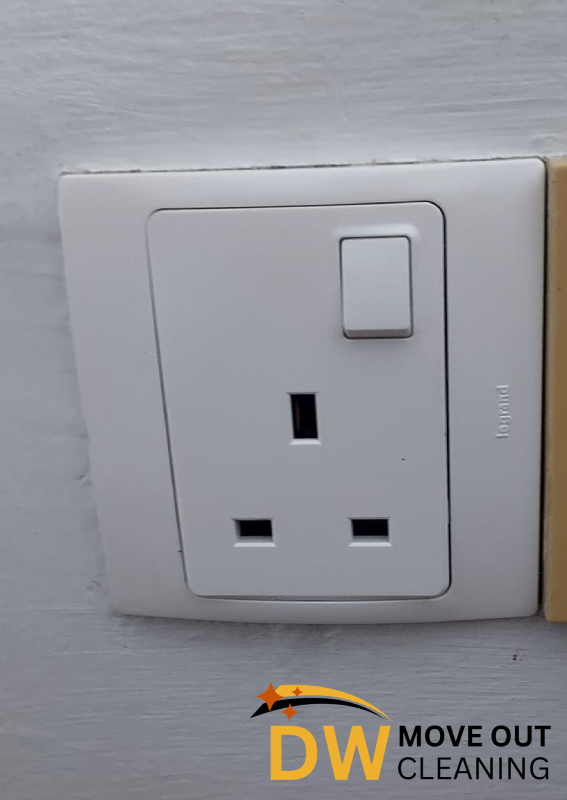 power-socket-replacement-dw-move-out-cleaning-singapore-condo-newton-1