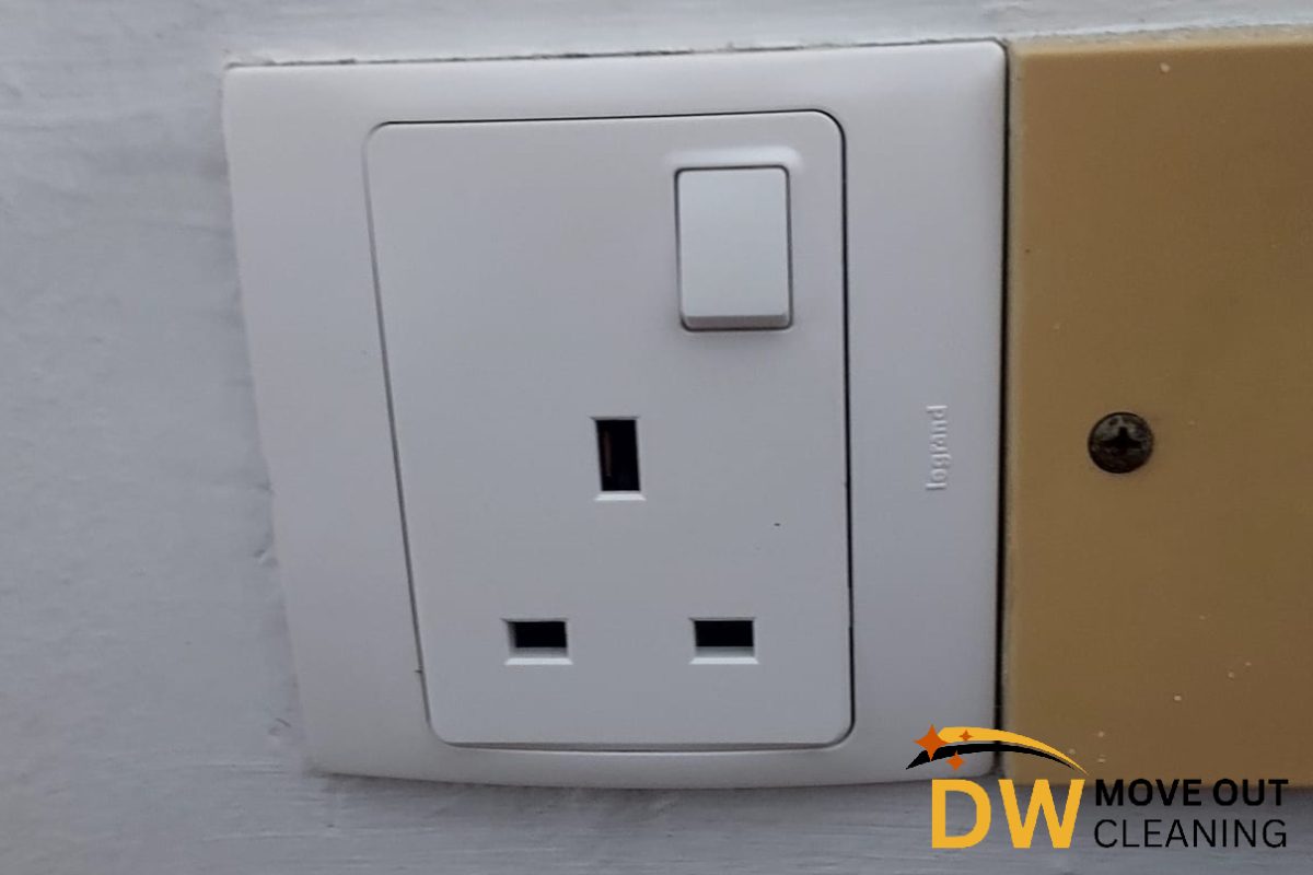 power-socket-replacement-dw-move-out-cleaning-singapore-condo-newton-2