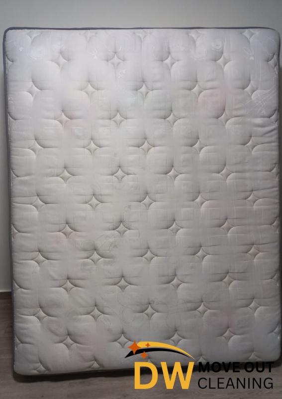 mattress-cleaning-services-dw-move-out-cleaning-singapore-hdb-hougang-1